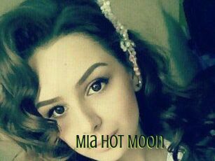 Mia_Hot_Moon